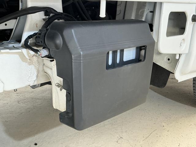 ハイゼットトラックスタンダード　ワンオーナー　５速ＭＴ　ラジオデッキ　ＥＴＣワンオーナー　５速ＭＴ　ラジオデッキ　ＥＴＣ　ドライブレコーダー　３方開　キーレスエントリー　ドアバイザー　マニュアルエアコン　ヘッドライトレべライザー　ラバーマット　スペアタイヤ　１２Ｖ電源ソケット（京都府）の中古車