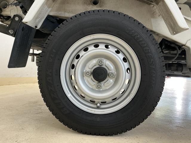 ハイゼットトラックスタンダード　ワンオーナー　５速ＭＴ　ラジオデッキ　ＥＴＣワンオーナー　５速ＭＴ　ラジオデッキ　ＥＴＣ　ドライブレコーダー　３方開　キーレスエントリー　ドアバイザー　マニュアルエアコン　ヘッドライトレべライザー　ラバーマット　スペアタイヤ　１２Ｖ電源ソケット（京都府）の中古車