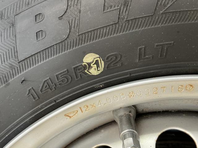 ハイゼットトラックスタンダード　ワンオーナー　５速ＭＴ　ラジオデッキ　ＥＴＣワンオーナー　５速ＭＴ　ラジオデッキ　ＥＴＣ　ドライブレコーダー　３方開　キーレスエントリー　ドアバイザー　マニュアルエアコン　ヘッドライトレべライザー　ラバーマット　スペアタイヤ　１２Ｖ電源ソケット（京都府）の中古車