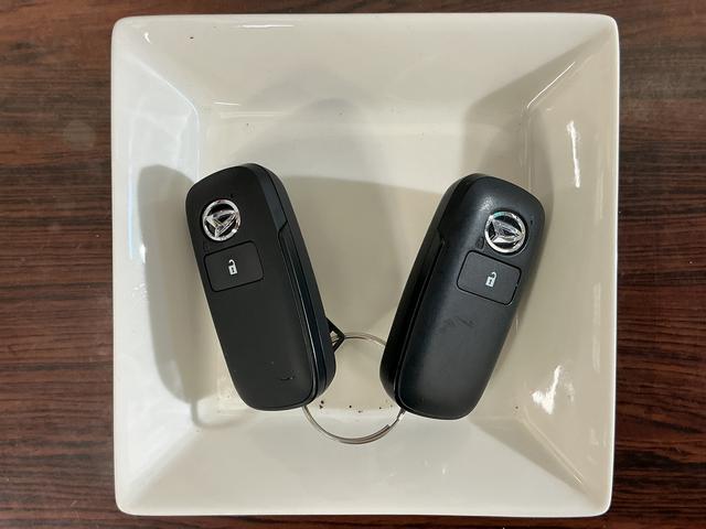 ハイゼットカーゴクルーズターボ コーナーセンサー オートマチックハイビーム前後コーナーセンサー オートマチックハイビーム オートライト アイドリングストップ スマートキー キーレスエントリー スペアキー有り プッシュスタート 横滑り防止装置 盗難防止装置 マニュアルエアコン(京都府)の中古車