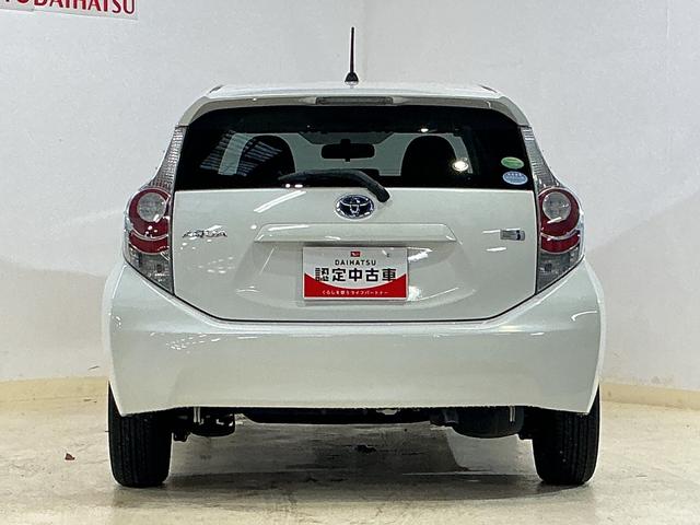 アクアＧ　ナビ　ＥＴＣ　フルセグチューナー　ブルートゥース対応社外ナビ　フルセグチューナー　ブルートゥース対応　ＥＴＣ　プッシュボタンエンジンスタート　電動格納式ドアミラー　オートエアコン　ＬＥＤヘッドライト　オートライト　ホイールキャップ　カーペットマット（京都府）の中古車