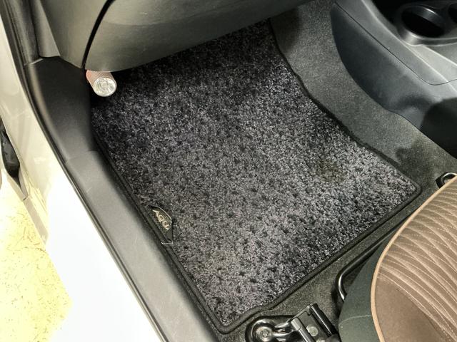 アクアＧ　ナビ　ＥＴＣ　フルセグチューナー　ブルートゥース対応社外ナビ　フルセグチューナー　ブルートゥース対応　ＥＴＣ　プッシュボタンエンジンスタート　電動格納式ドアミラー　オートエアコン　ＬＥＤヘッドライト　オートライト　ホイールキャップ　カーペットマット（京都府）の中古車