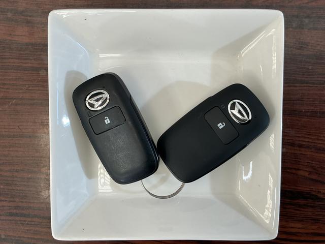 ハイゼットカーゴデッキバンG CVT車 オートマチックハイビーム スマアシCVT車 オートマチックハイビーム 両側スライドドア 前後コーナーセンサー スマートアシスト アイドリングストップ 盗難防止装置 横滑り防止装置 プッシュスタート スマートキー 12V電源ソケット(京都府)の中古車