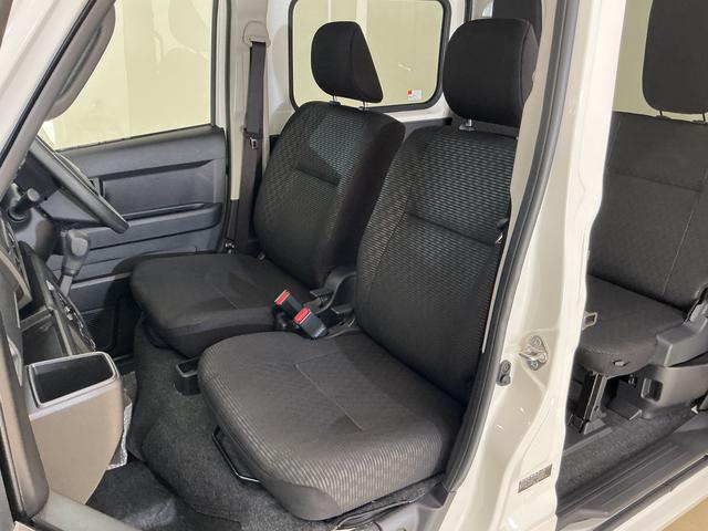 ハイゼットカーゴデッキバンG CVT車 オートマチックハイビーム スマアシCVT車 オートマチックハイビーム 両側スライドドア 前後コーナーセンサー スマートアシスト アイドリングストップ 盗難防止装置 横滑り防止装置 プッシュスタート スマートキー 12V電源ソケット(京都府)の中古車