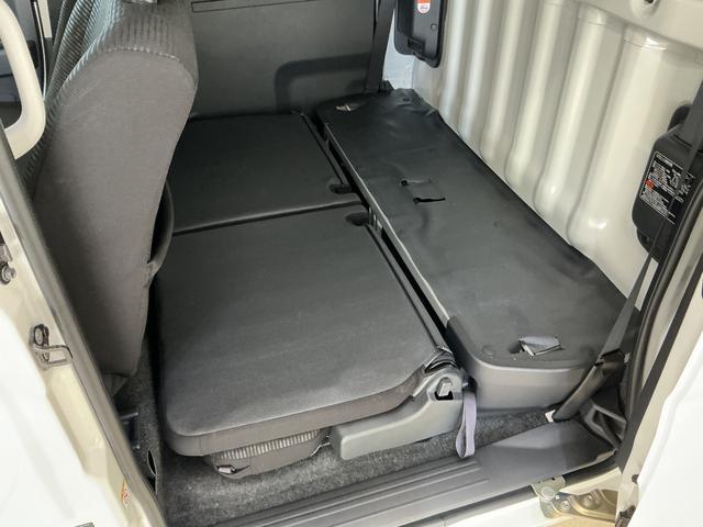 ハイゼットカーゴデッキバンG CVT車 オートマチックハイビーム スマアシCVT車 オートマチックハイビーム 両側スライドドア 前後コーナーセンサー スマートアシスト アイドリングストップ 盗難防止装置 横滑り防止装置 プッシュスタート スマートキー 12V電源ソケット(京都府)の中古車