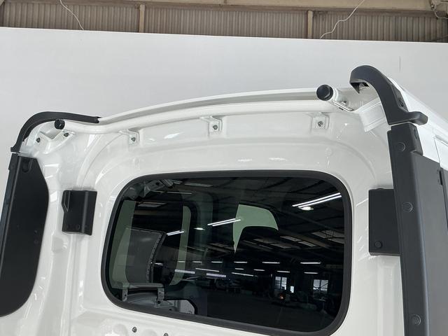 ハイゼットカーゴデッキバンG CVT車 オートマチックハイビーム スマアシCVT車 オートマチックハイビーム 両側スライドドア 前後コーナーセンサー スマートアシスト アイドリングストップ 盗難防止装置 横滑り防止装置 プッシュスタート スマートキー 12V電源ソケット(京都府)の中古車