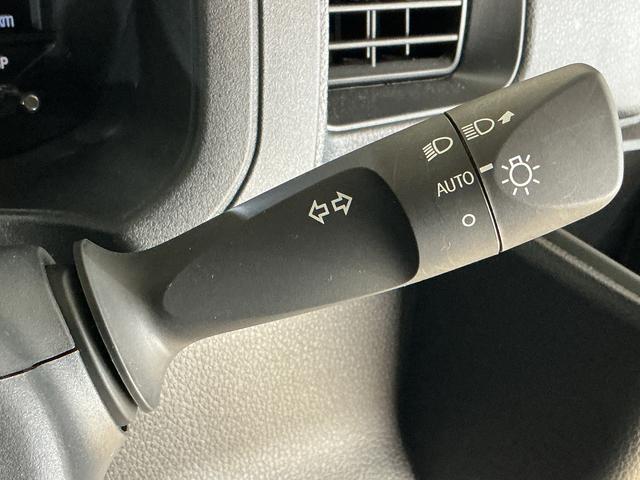 ハイゼットカーゴデッキバンG CVT車 オートマチックハイビーム スマアシCVT車 オートマチックハイビーム 両側スライドドア 前後コーナーセンサー スマートアシスト アイドリングストップ 盗難防止装置 横滑り防止装置 プッシュスタート スマートキー 12V電源ソケット(京都府)の中古車