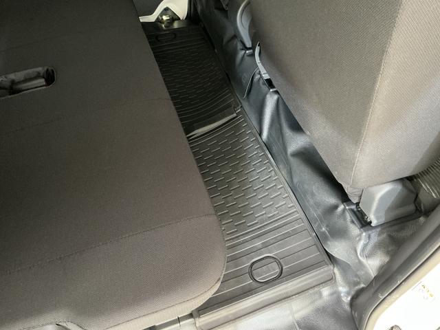 ハイゼットカーゴDX 切替式4WD CVT車 ラジオデッキ コーナーセンサー切替式4WD CVT車 ラジオデッキ コーナーセンサー オートマチックハイビーム オートライト アイドリングストップ 横滑り防止装置 キーレスエントリー ヘッドライトレべライザー 12V電源ソケット(京都府)の中古車