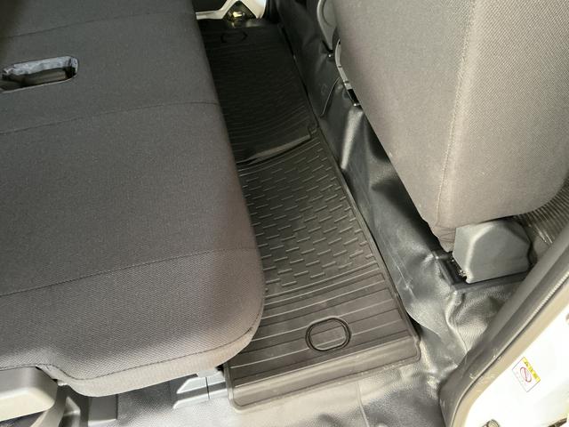 ハイゼットカーゴDX 切替式4WD CVT車 ラジオデッキ コーナーセンサー切替式4WD CVT車 ラジオデッキ コーナーセンサー オートマチックハイビーム オートライト アイドリングストップ 横滑り防止装置 キーレスエントリー ヘッドライトレべライザー 12V電源ソケット(京都府)の中古車