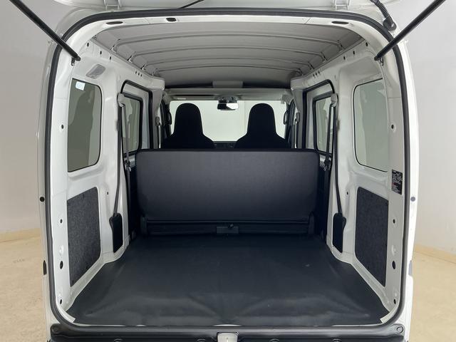 ハイゼットカーゴDX 切替式4WD CVT車 ラジオデッキ コーナーセンサー切替式4WD CVT車 ラジオデッキ コーナーセンサー オートマチックハイビーム オートライト アイドリングストップ 横滑り防止装置 キーレスエントリー ヘッドライトレべライザー 12V電源ソケット(京都府)の中古車