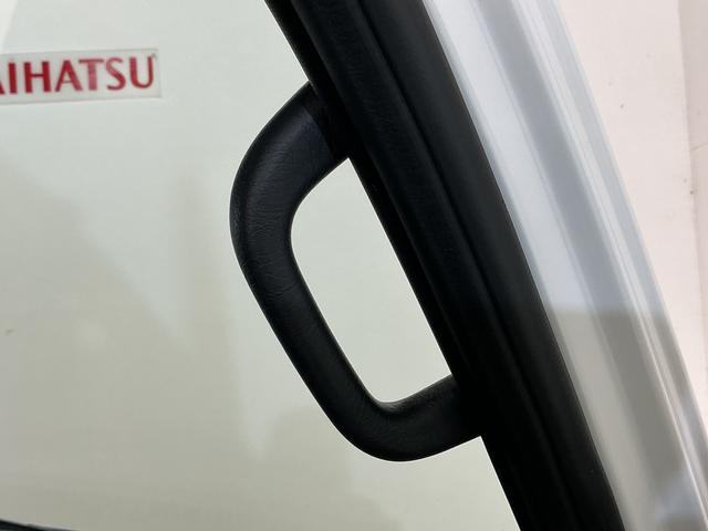 ハイゼットカーゴDX 切替式4WD CVT車 ラジオデッキ コーナーセンサー切替式4WD CVT車 ラジオデッキ コーナーセンサー オートマチックハイビーム オートライト アイドリングストップ 横滑り防止装置 キーレスエントリー ヘッドライトレべライザー 12V電源ソケット(京都府)の中古車