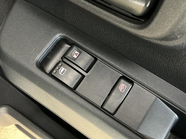 ハイゼットカーゴDX 切替式4WD CVT車 ラジオデッキ コーナーセンサー切替式4WD CVT車 ラジオデッキ コーナーセンサー オートマチックハイビーム オートライト アイドリングストップ 横滑り防止装置 キーレスエントリー ヘッドライトレべライザー 12V電源ソケット(京都府)の中古車