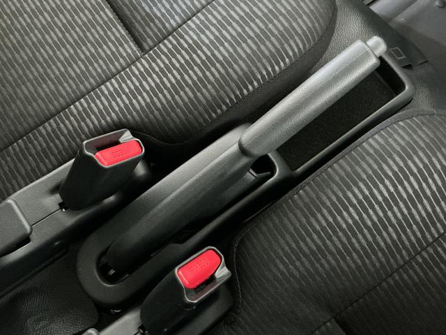 ハイゼットカーゴDX 切替式4WD CVT車 ラジオデッキ コーナーセンサー切替式4WD CVT車 ラジオデッキ コーナーセンサー オートマチックハイビーム オートライト アイドリングストップ 横滑り防止装置 キーレスエントリー ヘッドライトレべライザー 12V電源ソケット(京都府)の中古車