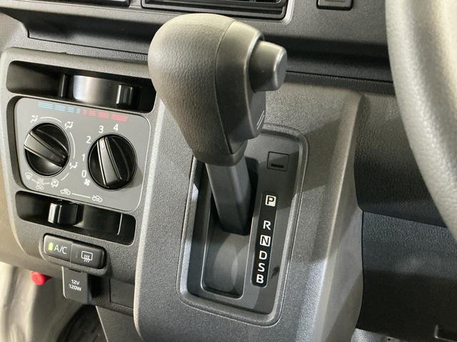 ハイゼットカーゴDX 切替式4WD CVT車 ラジオデッキ コーナーセンサー切替式4WD CVT車 ラジオデッキ コーナーセンサー オートマチックハイビーム オートライト アイドリングストップ 横滑り防止装置 キーレスエントリー ヘッドライトレべライザー 12V電源ソケット(京都府)の中古車