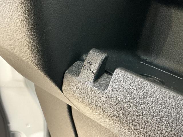 ハイゼットカーゴDX 切替式4WD CVT車 ラジオデッキ コーナーセンサー切替式4WD CVT車 ラジオデッキ コーナーセンサー オートマチックハイビーム オートライト アイドリングストップ 横滑り防止装置 キーレスエントリー ヘッドライトレべライザー 12V電源ソケット(京都府)の中古車