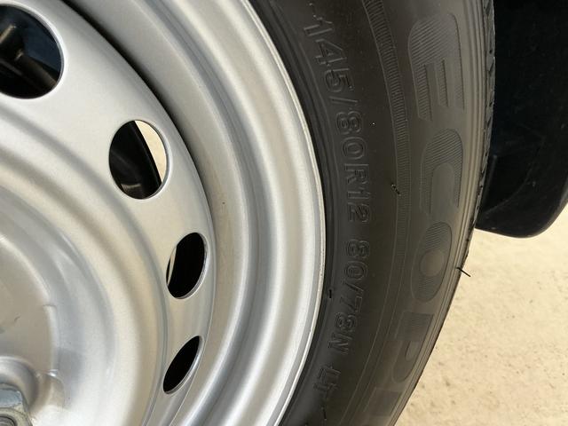 ハイゼットカーゴDX 切替式4WD CVT車 ラジオデッキ コーナーセンサー切替式4WD CVT車 ラジオデッキ コーナーセンサー オートマチックハイビーム オートライト アイドリングストップ 横滑り防止装置 キーレスエントリー ヘッドライトレべライザー 12V電源ソケット(京都府)の中古車