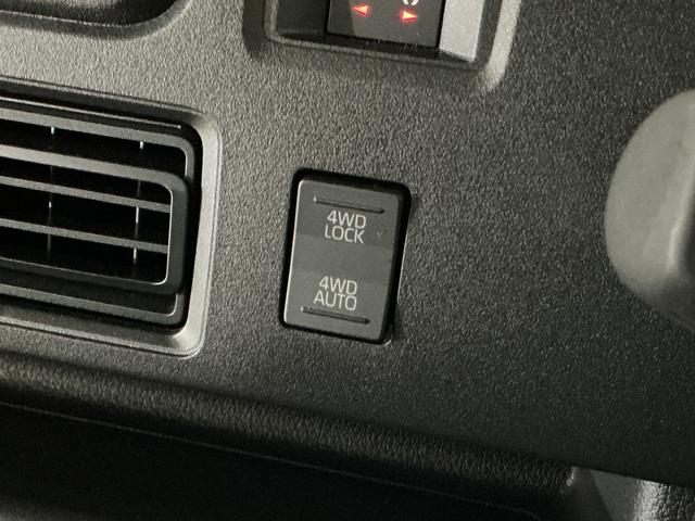 ハイゼットカーゴクルーズターボ　切替式４ＷＤ　ＣＶＴ車　前後コーナーセンサー切替式４ＷＤ　ＣＶＴ車　前後コーナーセンサー　オートマチックハイビーム　オートライト　スマートキー　キーレスエントリー　スペアキー有り　アイドリングストップ　マニュアルエアコン　横滑り防止装置（京都府）の中古車