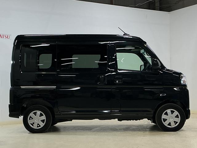 ハイゼットカーゴクルーズターボ　切替式４ＷＤ　ＣＶＴ車　前後コーナーセンサー切替式４ＷＤ　ＣＶＴ車　前後コーナーセンサー　オートマチックハイビーム　オートライト　スマートキー　キーレスエントリー　スペアキー有り　アイドリングストップ　マニュアルエアコン　横滑り防止装置（京都府）の中古車