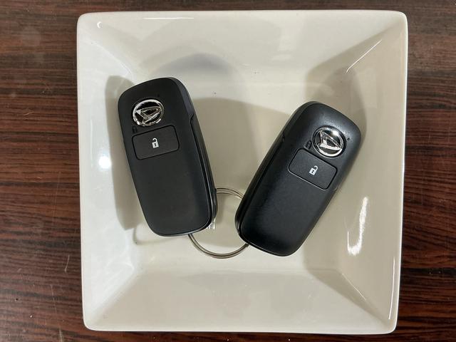 ハイゼットカーゴクルーズターボ　切替式４ＷＤ　ＣＶＴ車　前後コーナーセンサー切替式４ＷＤ　ＣＶＴ車　前後コーナーセンサー　オートマチックハイビーム　オートライト　スマートキー　キーレスエントリー　スペアキー有り　アイドリングストップ　マニュアルエアコン　横滑り防止装置（京都府）の中古車