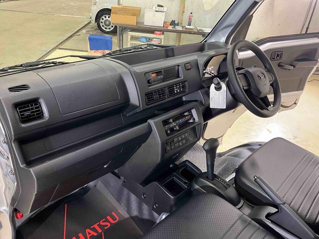 ハイゼットトラックスタンダード令和7年 ハイゼットトラック スタンダード 4WD AUTO/LOCK切り替えスイッチ CVT ブライトシルバーM AM/FMラジオ スマートアシスト コーナーセンサー エコアイドル(京都府)の中古車