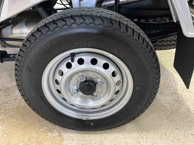 ハイゼットトラックスタンダード令和7年 ハイゼットトラック スタンダード 4WD AUTO/LOCK切り替えスイッチ CVT ブライトシルバーM AM/FMラジオ スマートアシスト コーナーセンサー エコアイドル(京都府)の中古車