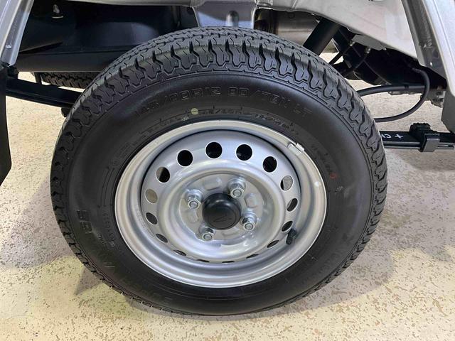 ハイゼットトラックスタンダード令和7年 ハイゼットトラック スタンダード 4WD AUTO/LOCK切り替えスイッチ CVT ブライトシルバーM AM/FMラジオ スマートアシスト コーナーセンサー エコアイドル(京都府)の中古車