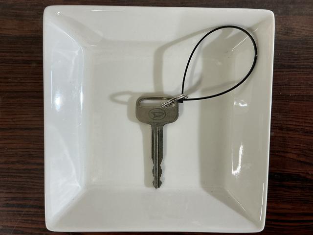 ハイゼットトラックジャンボスタンダード　５速ＭＴ　ラジオ　前後コーナーセンサー５速ＭＴ　ラジオデッキ　前後コーナーセンサー　オートマチックハイビーム　３方開　オートライト　横滑り防止装置　アイドリングストップ　マニュアルエアコン　１２Ｖ電源ソケット　ヘッドライトレべライザー（京都府）の中古車