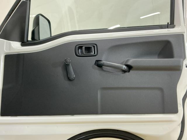 ハイゼットトラックジャンボスタンダード　５速ＭＴ　ラジオ　前後コーナーセンサー５速ＭＴ　ラジオデッキ　前後コーナーセンサー　オートマチックハイビーム　３方開　オートライト　横滑り防止装置　アイドリングストップ　マニュアルエアコン　１２Ｖ電源ソケット　ヘッドライトレべライザー（京都府）の中古車