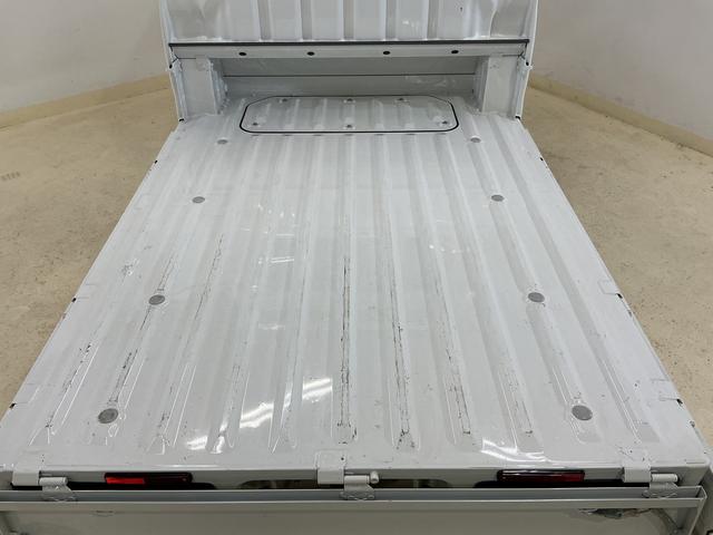 ハイゼットトラックジャンボスタンダード　５速ＭＴ　ラジオ　前後コーナーセンサー５速ＭＴ　ラジオデッキ　前後コーナーセンサー　オートマチックハイビーム　３方開　オートライト　横滑り防止装置　アイドリングストップ　マニュアルエアコン　１２Ｖ電源ソケット　ヘッドライトレべライザー（京都府）の中古車