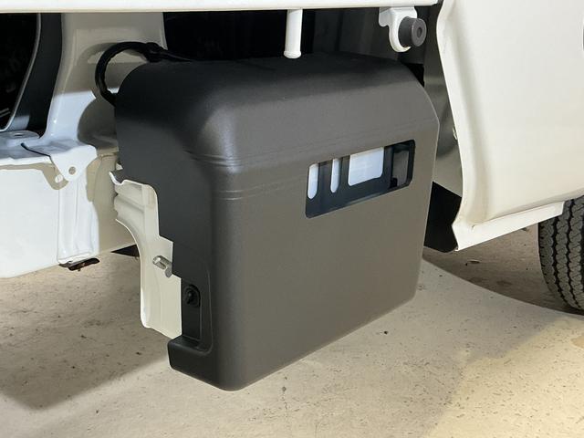 ハイゼットトラックジャンボスタンダード　５速ＭＴ　ラジオ　前後コーナーセンサー５速ＭＴ　ラジオデッキ　前後コーナーセンサー　オートマチックハイビーム　３方開　オートライト　横滑り防止装置　アイドリングストップ　マニュアルエアコン　１２Ｖ電源ソケット　ヘッドライトレべライザー（京都府）の中古車