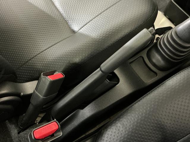 ハイゼットトラックジャンボスタンダード　５速ＭＴ　ラジオ　前後コーナーセンサー５速ＭＴ　ラジオデッキ　前後コーナーセンサー　オートマチックハイビーム　３方開　オートライト　横滑り防止装置　アイドリングストップ　マニュアルエアコン　１２Ｖ電源ソケット　ヘッドライトレべライザー（京都府）の中古車