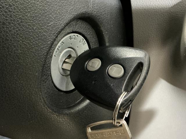 ミライースX メモリアルエディション CDオーディオ ドアバイザーCDオーディオ 14インチ純正アルミホイール ドアバイザー アイドリングストップ キーレスエントリー スペアキー有り 盗難防止装置 ヘッドライトレべライザー マニュアルエアコン 12V電源ソケット(京都府)の中古車