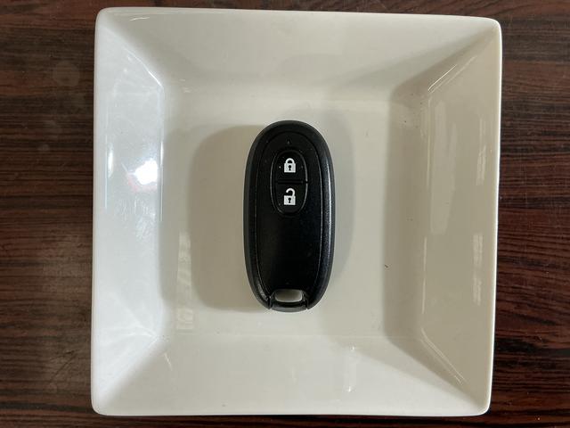 ワゴンＲＦＺ　ＣＤオーディオ　運転席シートヒーター　ドアバイザーＣＤオーディオ　運転席シートヒーター　１４インチ純正アルミホイール　ドアバイザー　スマートキー　キーレスエントリー　プッシュスタート　ＨＩＤヘッドライト　オートライト　横滑り防止装置　盗難防止装置（京都府）の中古車