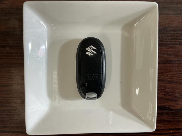 ワゴンＲＦＺ　ＣＤオーディオ　運転席シートヒーター　ドアバイザーＣＤオーディオ　運転席シートヒーター　１４インチ純正アルミホイール　ドアバイザー　スマートキー　キーレスエントリー　プッシュスタート　ＨＩＤヘッドライト　オートライト　横滑り防止装置　盗難防止装置（京都府）の中古車