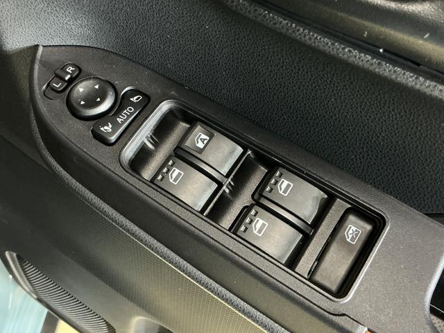 タントファンクロス バックカメラ 両側電動スライド シートヒーターバックカメラ 両側電動スライドドア 前席シートヒーター 前後コーナーセンサー 電子パーキング オートブレーキホールド オートマチックハイビーム 14インチ純正アルミホイール USBチャージャー(京都府)の中古車