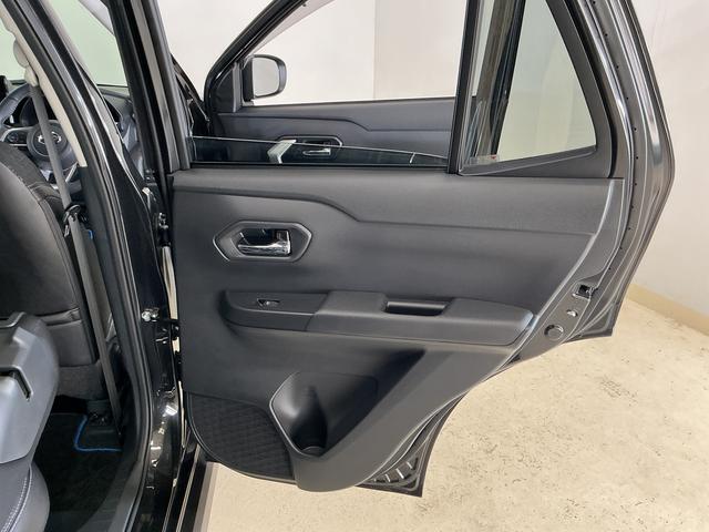 ロッキープレミアムＧ　ＨＥＶ　ワンオーナー　ナビ　パノラマモニターワンオーナー　ナビ　パノラマモニター　ドライブレコーダー　ＥＴＣ　アダプティブクルーズコントロール　スマートペダル　前後コーナーセンサー　シートヒーター　電子パーキング　オートブレーキホールド（京都府）の中古車