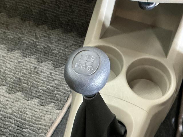 ミラＸスペシャル　ワンオーナー　５速ＭＴ車　ＣＤオーディオワンオーナー　５速ＭＴ車　ＣＤオーディオ　コーナーポール　ＨＩＤヘッドライト　ドアバイザー　キーレスエントリー　ヘッドライトレべライザー　マニュアルエアコン　１２Ｖ電源ソケット　スペアタイヤ（京都府）の中古車