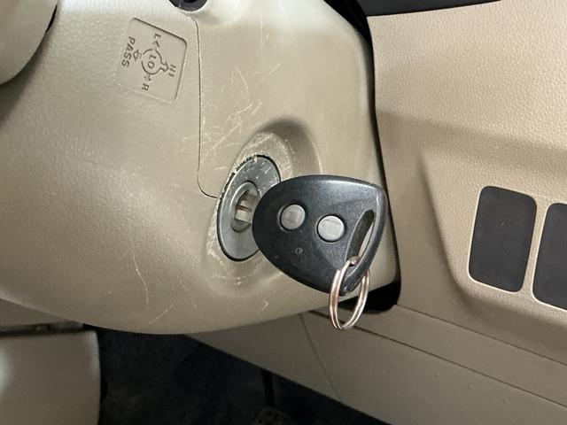 ミラＸスペシャル　ワンオーナー　５速ＭＴ車　ＣＤオーディオワンオーナー　５速ＭＴ車　ＣＤオーディオ　コーナーポール　ＨＩＤヘッドライト　ドアバイザー　キーレスエントリー　ヘッドライトレべライザー　マニュアルエアコン　１２Ｖ電源ソケット　スペアタイヤ（京都府）の中古車