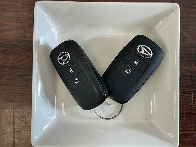 ムーヴG 助手席側リヤパワースライドドア スマートアシスト助手席側リヤパワースライドドア プッシュボタンエンジンスタート スマートアシスト LEDヘッドライト バックカメラ オートエアコン コーナーセンサー オートライト アルミホイール 電動格納式ドアミラー(京都府)の中古車