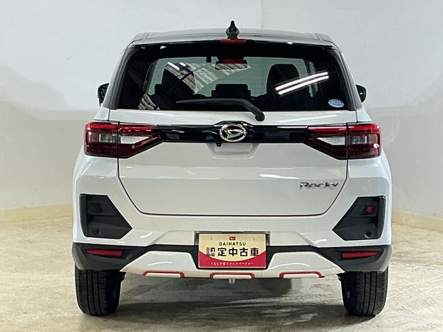 ロッキープレミアム ワンオーナー ナビ パノラマモニター ドラレコワンオーナー 4WD ターボ ナビ パノラマモニター ドラレコ ETC ブラインドスポットモニター ウインドシールドデアイサー アダプティブクルーズコントロール シートヒーター Bluetooth(京都府)の中古車