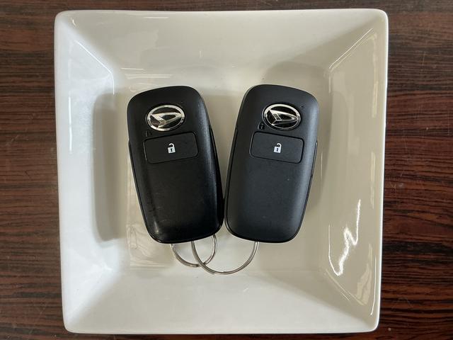 ロッキープレミアム ワンオーナー ナビ パノラマモニター ドラレコワンオーナー 4WD ターボ ナビ パノラマモニター ドラレコ ETC ブラインドスポットモニター ウインドシールドデアイサー アダプティブクルーズコントロール シートヒーター Bluetooth(京都府)の中古車