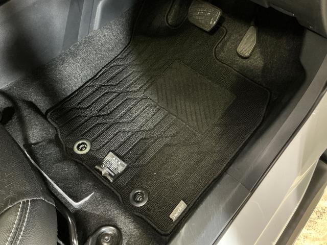 ロッキープレミアム ワンオーナー ナビ パノラマモニター ドラレコワンオーナー 4WD ターボ ナビ パノラマモニター ドラレコ ETC ブラインドスポットモニター ウインドシールドデアイサー アダプティブクルーズコントロール シートヒーター Bluetooth(京都府)の中古車