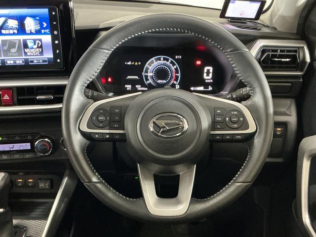 ロッキープレミアム ワンオーナー ナビ パノラマモニター ドラレコワンオーナー 4WD ターボ ナビ パノラマモニター ドラレコ ETC ブラインドスポットモニター ウインドシールドデアイサー アダプティブクルーズコントロール シートヒーター Bluetooth(京都府)の中古車