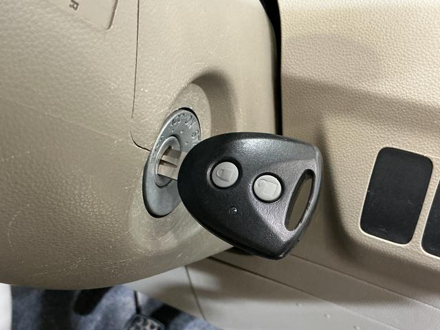 ミラＸスペシャル　ワンオーナー　５速ＭＴ車　ＣＤオーディオワンオーナー　５速ＭＴ車　ＣＤオーディオ　ＨＩＤヘッドライト　キーレスエントリー　ドアバイザー　ヘッドライトレべライザー　マニュアルエアコン　１２Ｖ電源ソケット　１３インチ社外アルミホイール（京都府）の中古車