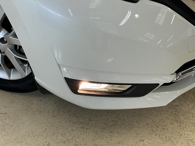 ノートｅ−パワー　メダリスト　ナビ　バックカメラ　ＥＴＣ純正ナビ　ＥＴＣ　社外ドライブレコーダー　プッシュボタンエンジンスタート　ＬＥＤヘッドライト　フルセグチューナー　ブルートゥース対応　アルミホイール　バックカメラ　オートライト　オートエアコン　ＡＢＳ（京都府）の中古車