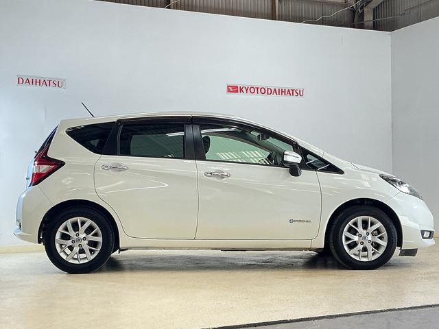 ノートｅ−パワー　メダリスト　ナビ　バックカメラ　ＥＴＣ純正ナビ　ＥＴＣ　社外ドライブレコーダー　プッシュボタンエンジンスタート　ＬＥＤヘッドライト　フルセグチューナー　ブルートゥース対応　アルミホイール　バックカメラ　オートライト　オートエアコン　ＡＢＳ（京都府）の中古車