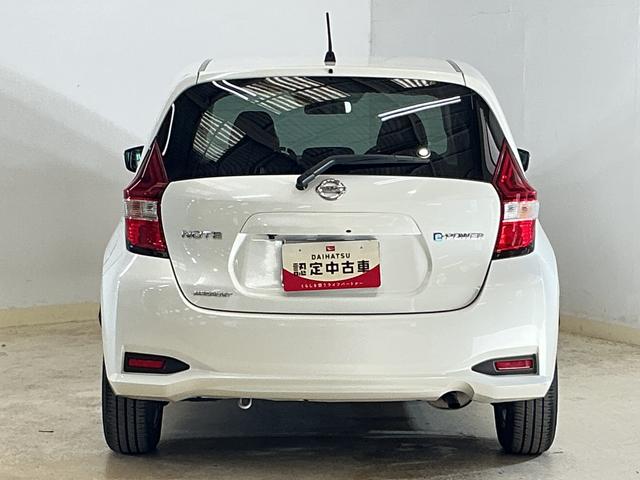 ノートｅ−パワー　メダリスト　ナビ　バックカメラ　ＥＴＣ純正ナビ　ＥＴＣ　社外ドライブレコーダー　プッシュボタンエンジンスタート　ＬＥＤヘッドライト　フルセグチューナー　ブルートゥース対応　アルミホイール　バックカメラ　オートライト　オートエアコン　ＡＢＳ（京都府）の中古車
