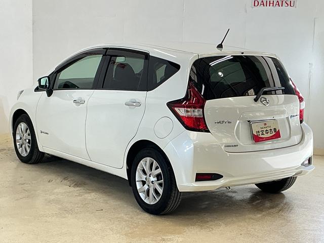 ノートｅ−パワー　メダリスト　ナビ　バックカメラ　ＥＴＣ純正ナビ　ＥＴＣ　社外ドライブレコーダー　プッシュボタンエンジンスタート　ＬＥＤヘッドライト　フルセグチューナー　ブルートゥース対応　アルミホイール　バックカメラ　オートライト　オートエアコン　ＡＢＳ（京都府）の中古車