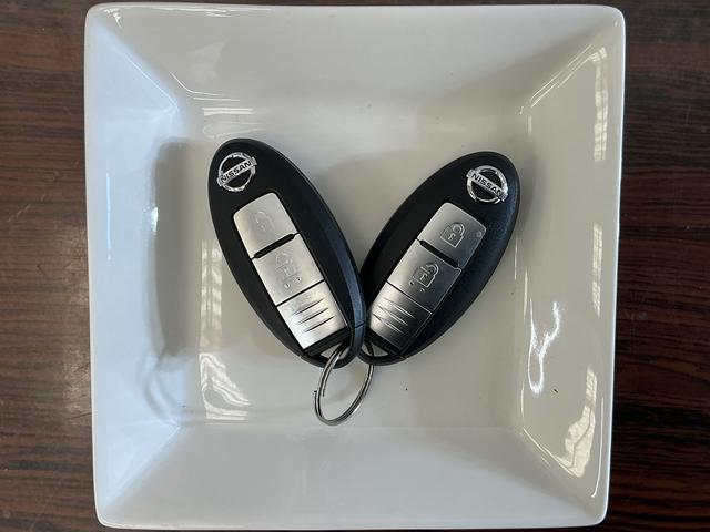 ノートｅ−パワー　メダリスト　ナビ　バックカメラ　ＥＴＣ純正ナビ　ＥＴＣ　社外ドライブレコーダー　プッシュボタンエンジンスタート　ＬＥＤヘッドライト　フルセグチューナー　ブルートゥース対応　アルミホイール　バックカメラ　オートライト　オートエアコン　ＡＢＳ（京都府）の中古車