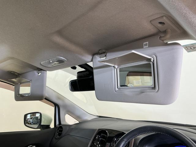 ノートｅ−パワー　メダリスト　ナビ　バックカメラ　ＥＴＣ純正ナビ　ＥＴＣ　社外ドライブレコーダー　プッシュボタンエンジンスタート　ＬＥＤヘッドライト　フルセグチューナー　ブルートゥース対応　アルミホイール　バックカメラ　オートライト　オートエアコン　ＡＢＳ（京都府）の中古車